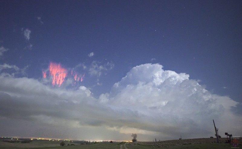 Фотограф снял удивительные молнии в небе / PaulSmi45427335/twitter.com