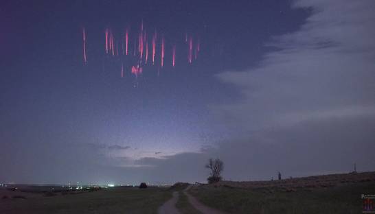 Фотограф снял удивительные молнии в небе