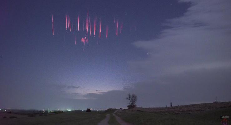 Фотограф снял удивительные молнии в небе