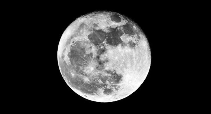 Асимметричность Луне придало столкновение в прошлом