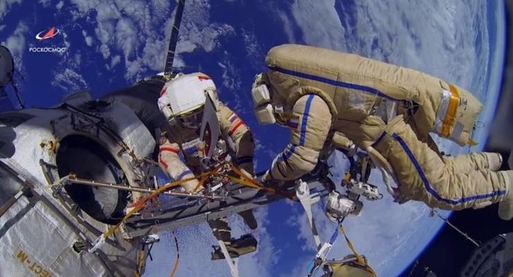 Космонавты забрали висевшее 10 лет в космосе полотенце