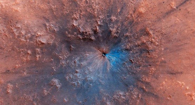 На Марсе засняли недавно появившийся кратер