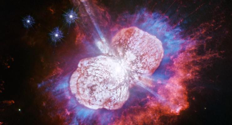 Телескоп Хаббл заснял взрывающуюся звезду