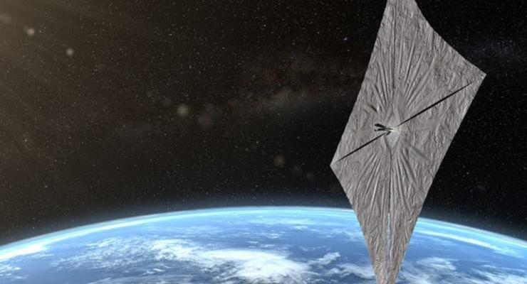 Космический корабль без топлива раскрыл солнечный парус