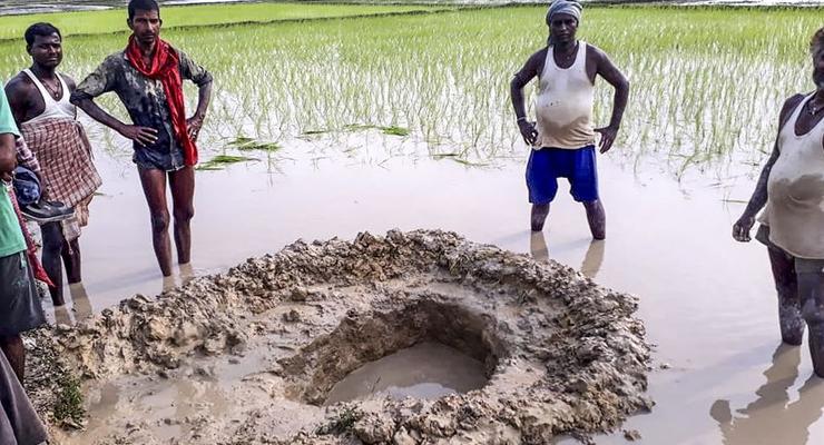 Метеорит упал на рисовом поле в Индии