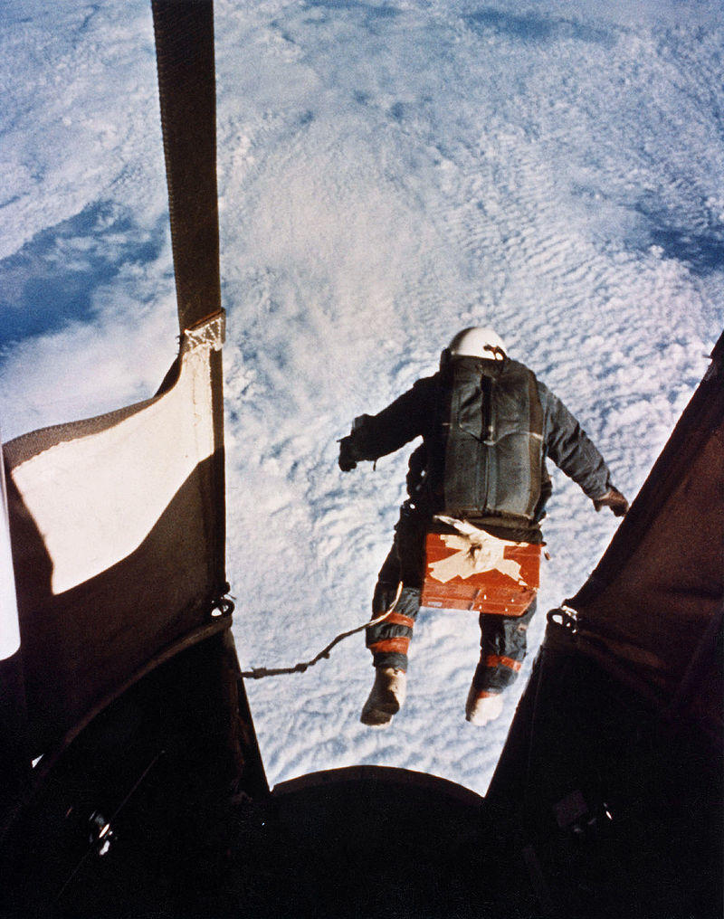 День в истории: 16 августа - Академия астронавтики и прыжок с высоты 32 км / wikipedia.org