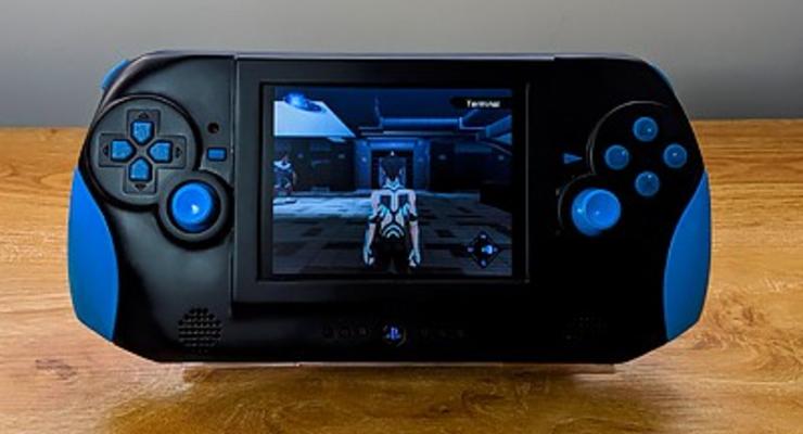 Фанат создал портативную консоль из PlayStation 2