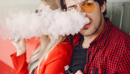 Настоящая эпидемия: В США загадочно умирают вейперы