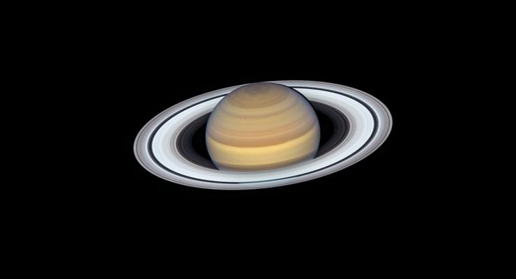 Телескоп Хаббл заснял шестиугольник на Сатурне