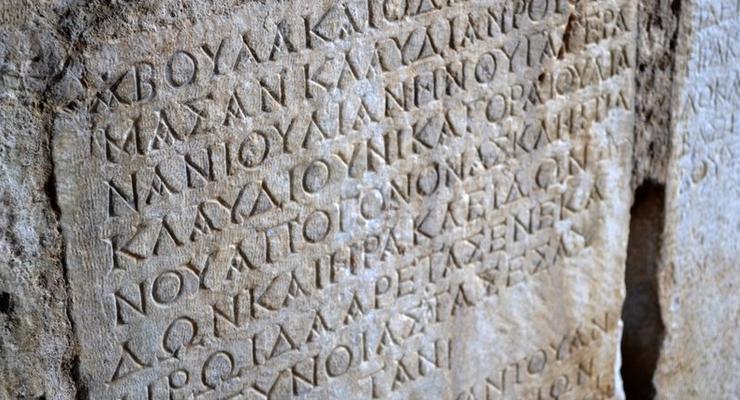 Нейросеть научилась понимать древние языки лучше ученых