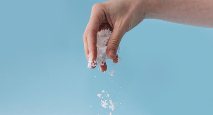Высокое потребление соли вызывает инсульты и проблемы с мозгом