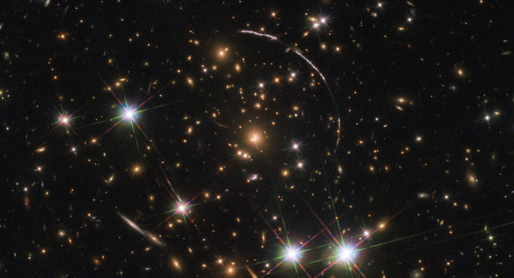 Обман зрения: Телескоп заснял 12 копий одной галактики