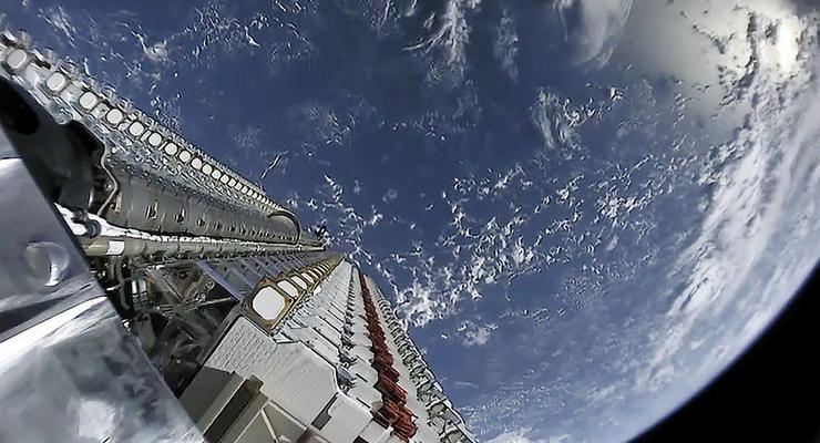 Астрономы с тревогой следят за запуском спутников Илона Маска