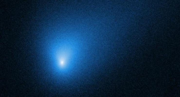 Астрономы засняли приближающуюся к Земле комету