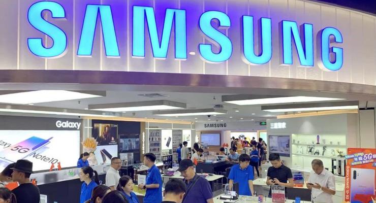 Samsung установил рекорд по продажам благодаря гибкому смартфону