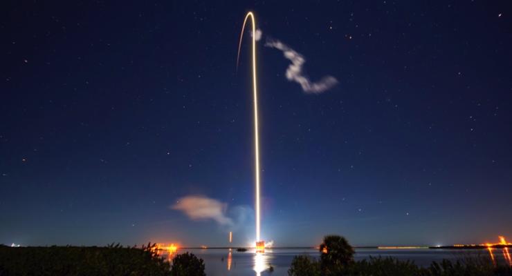 SpaceX вывела на орбиту еще 60 спутников глобального интернета