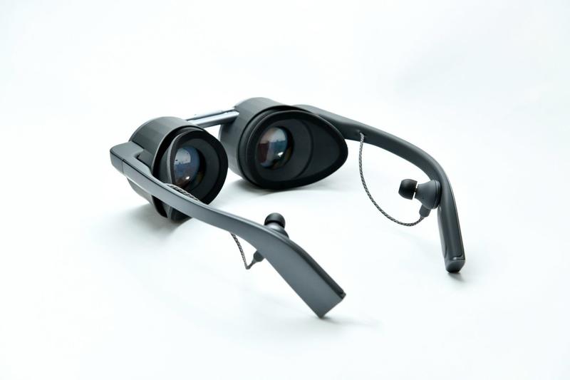Легче и компактнее: Panasonic показала новые очки виртуальной реальности / Panasonic
