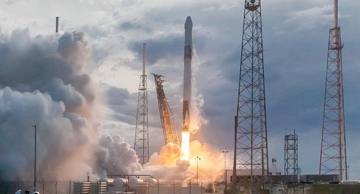 SpaceX хочет взорвать свою ракету над океаном