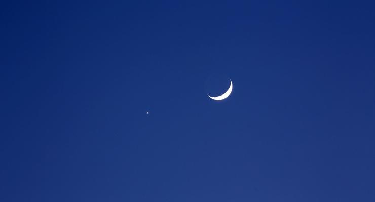 Месяц и Венера встретятся в вечернем небе