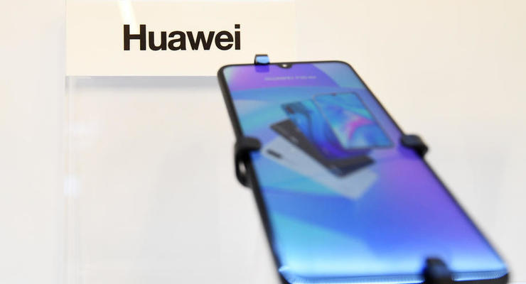 США снова обвиняют Huawei в шпионаже