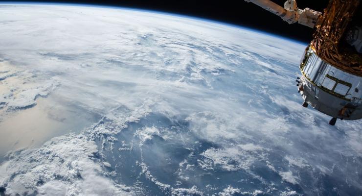 Снимки - космос: Смартфон Mi 10 Pro снял Землю с орбиты
