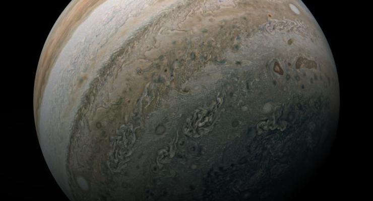 Зонд NASA сделал потрясающее фото Юпитера