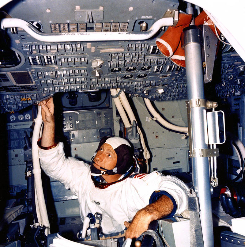 Умер астронавт лунной миссии Аполлон-15 / NASA