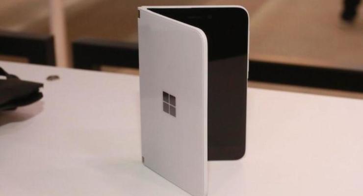 Microsoft запатентовал планшет с тремя экранами