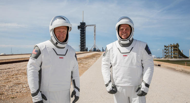 SpaceX раскрыл секреты скафандров астронавтов Crew Dragon