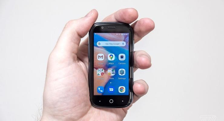 Всего 3 дюйма: Выпущен самый маленький 4G-смартфон на Android
