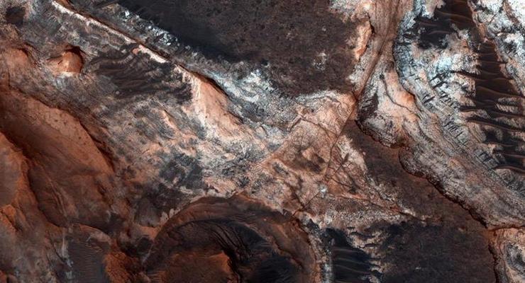Реки на Марсе могли возникнуть без воды