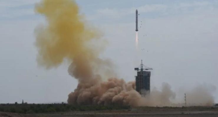 Китай запустил ракету с космодрома в пустыне Гоби