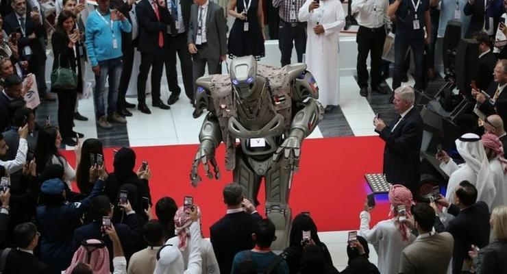 Робот-охранник короля Бахрейна оказался фейком
