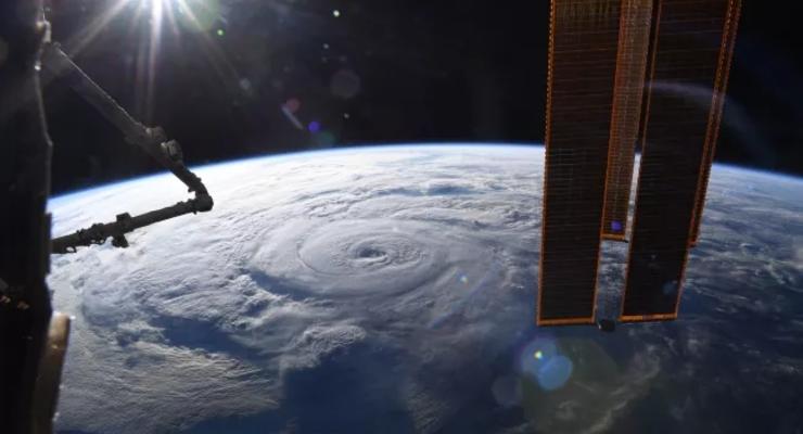 Астронавт заснял ураган Женевьева с борта МКС