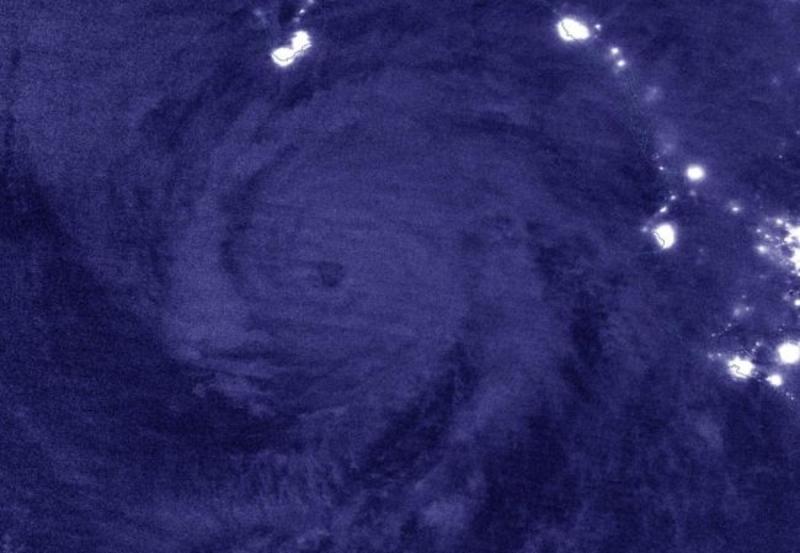 Астронавт заснял ураган Женевьева с борта МКС / Twitter