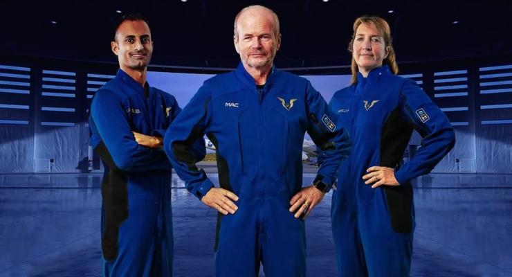 Virgin Galactic показала костюмы пилотов для космического туризма