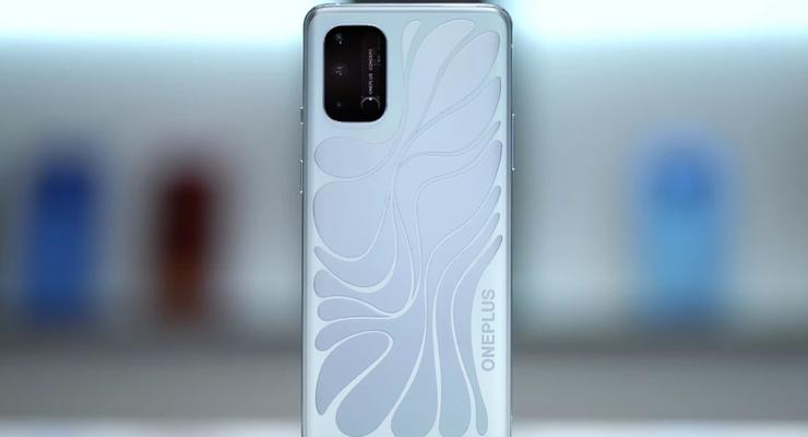 OnePlus показал прототип телефона с меняющим цвет корпусом