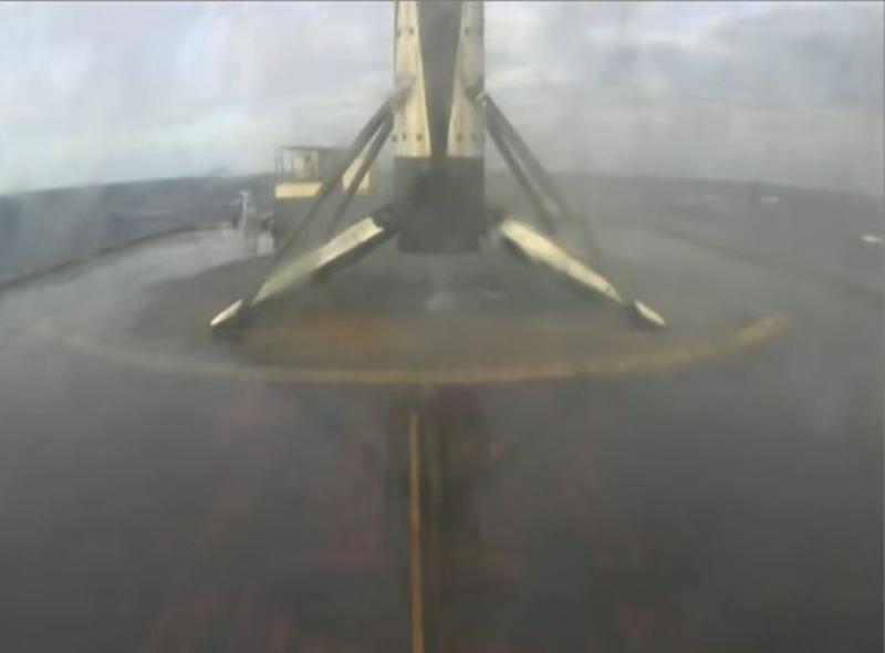 Новый рекорд SpaceX: Одну ракету запустили восемь раз подряд / Скриншот видео