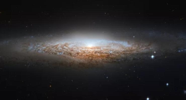 Гигантский боковой удар исказил нашу галактику Млечный Путь