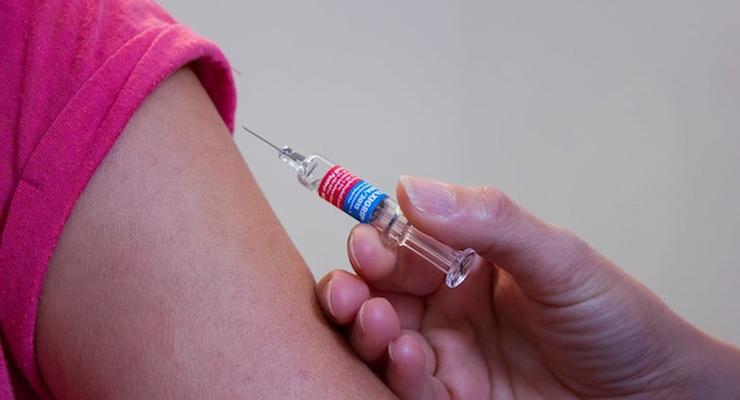 Сыпь и кожная аллергия: Обнаружена странная реакция на вакцину Moderna