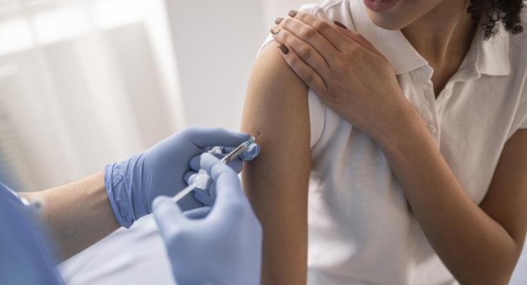 У вакцинированных пациентов исчезают длительные симптомы COVID