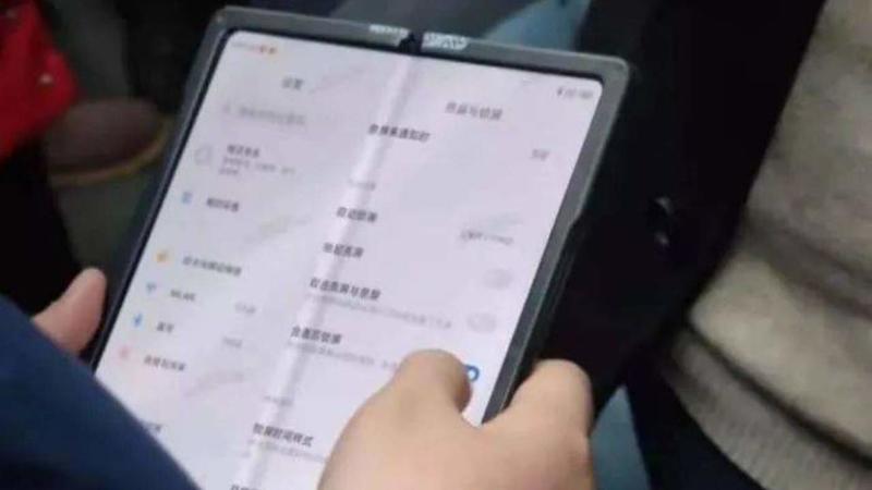 Xiaomi уже тестирует свой складной смартфон Mix / Weibo