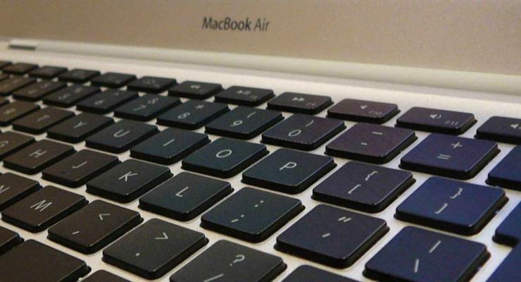 На Apple подали в суд за клавиатуру-бабочку