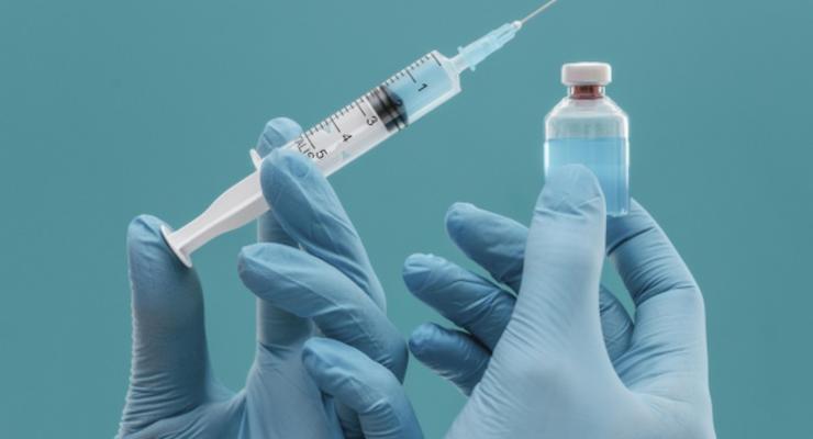 Названы побочные эффекты вакцин против COVID-19 по возрасту и полу