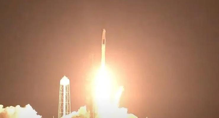 SpaceX впервые отправила астронавтов на МКС на б/у ракете
