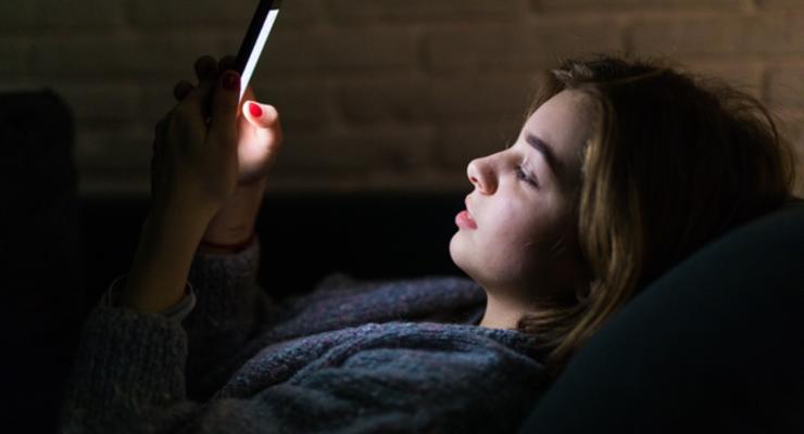 Ночные режимы телефона с блокировкой синего света не помогают уснуть