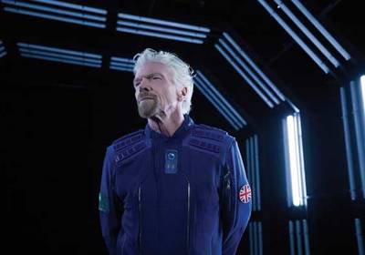 Гонка миллиардеров: Брэнсон хочет полететь в космос раньше Безоса