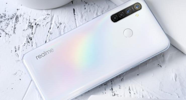 Realme анонсировала свой самый красивый смартфон
