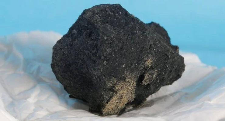 Обломок камня, найденный в поле, оказался древним метеоритом