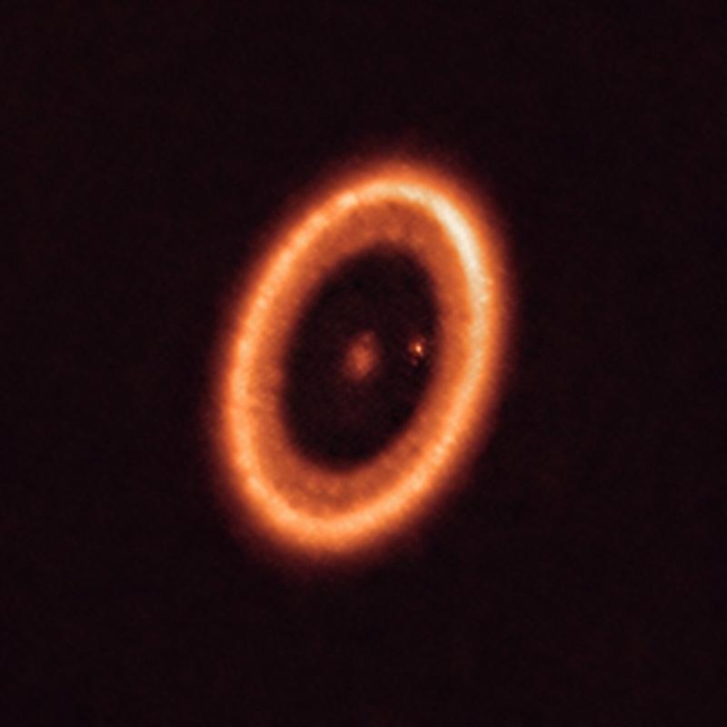 Астрономы сделали снимок лунного диска, окружающего другую планету / ESO